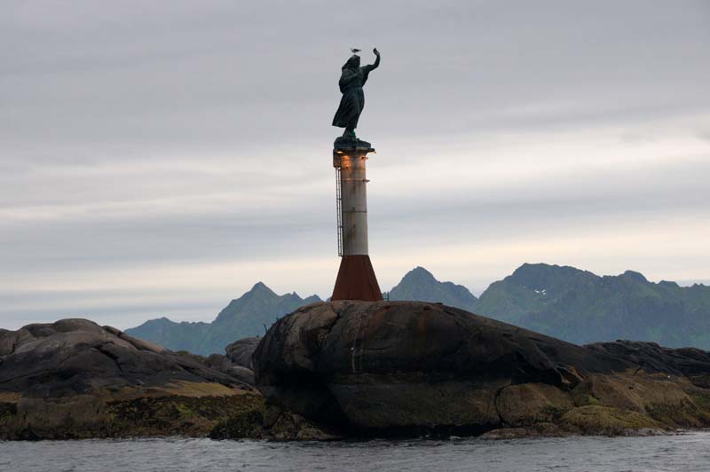 Svolvær - Denkmal der Fischerfrau